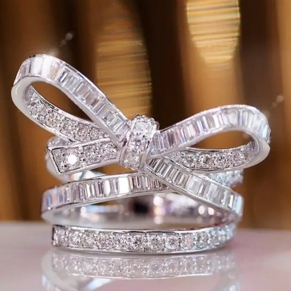 GORGOUS, FESTIVE BIG BOW RING - Picture 4 of 5